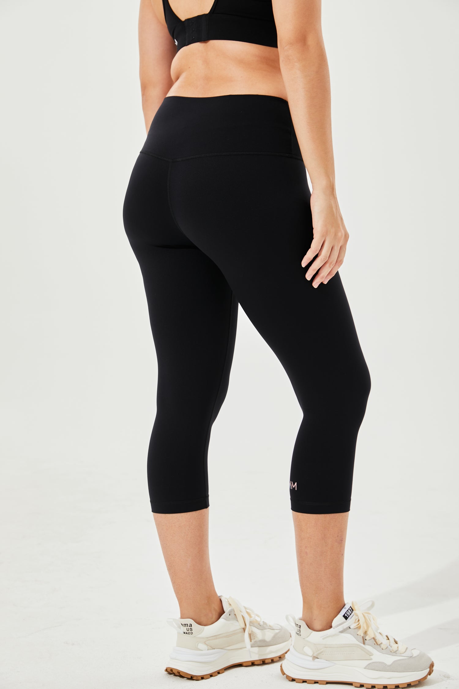 CAMEL Women's Capri Leggings Tummy Control High Waist Yoga Pants Stretchy  Lightweight for Workout 