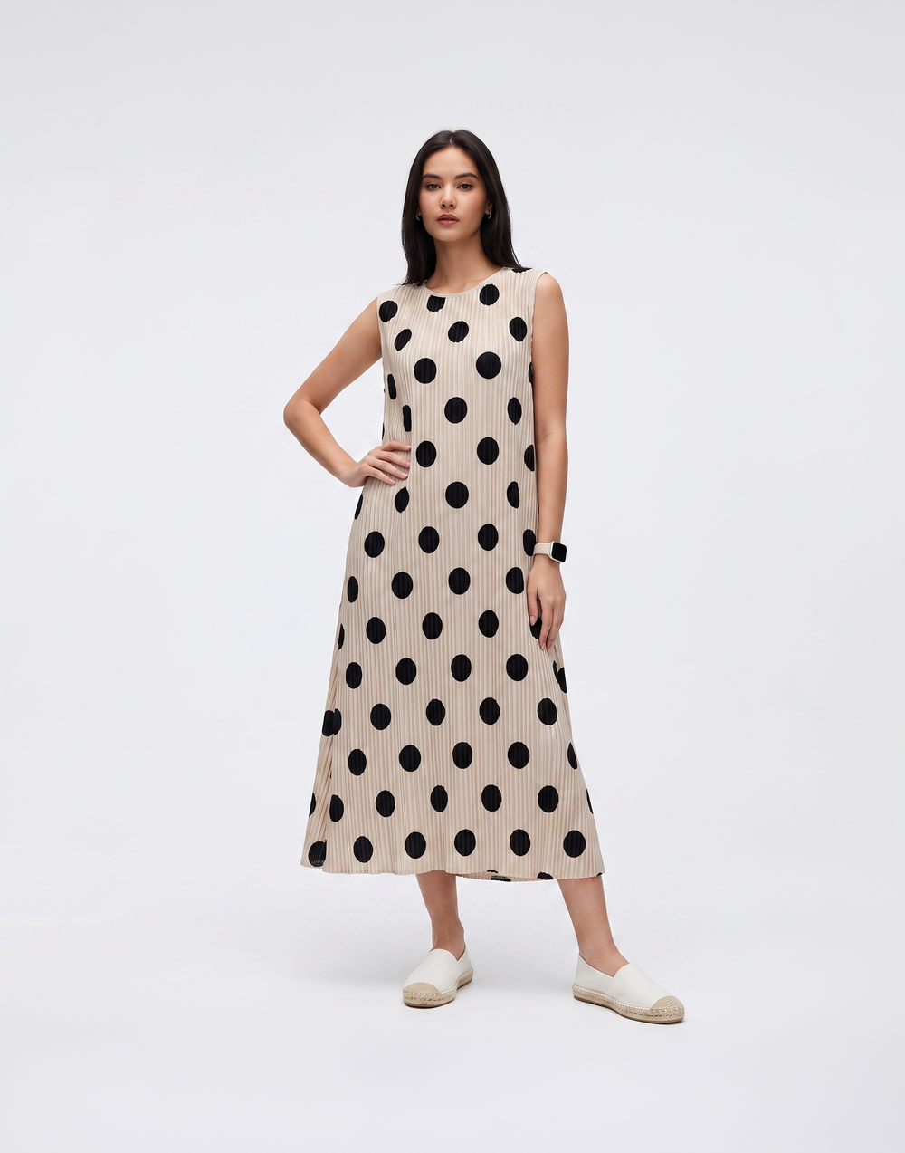 Wrinkle-Free, Cooling, Breathable & Free Size Jollie Polkadot Dress