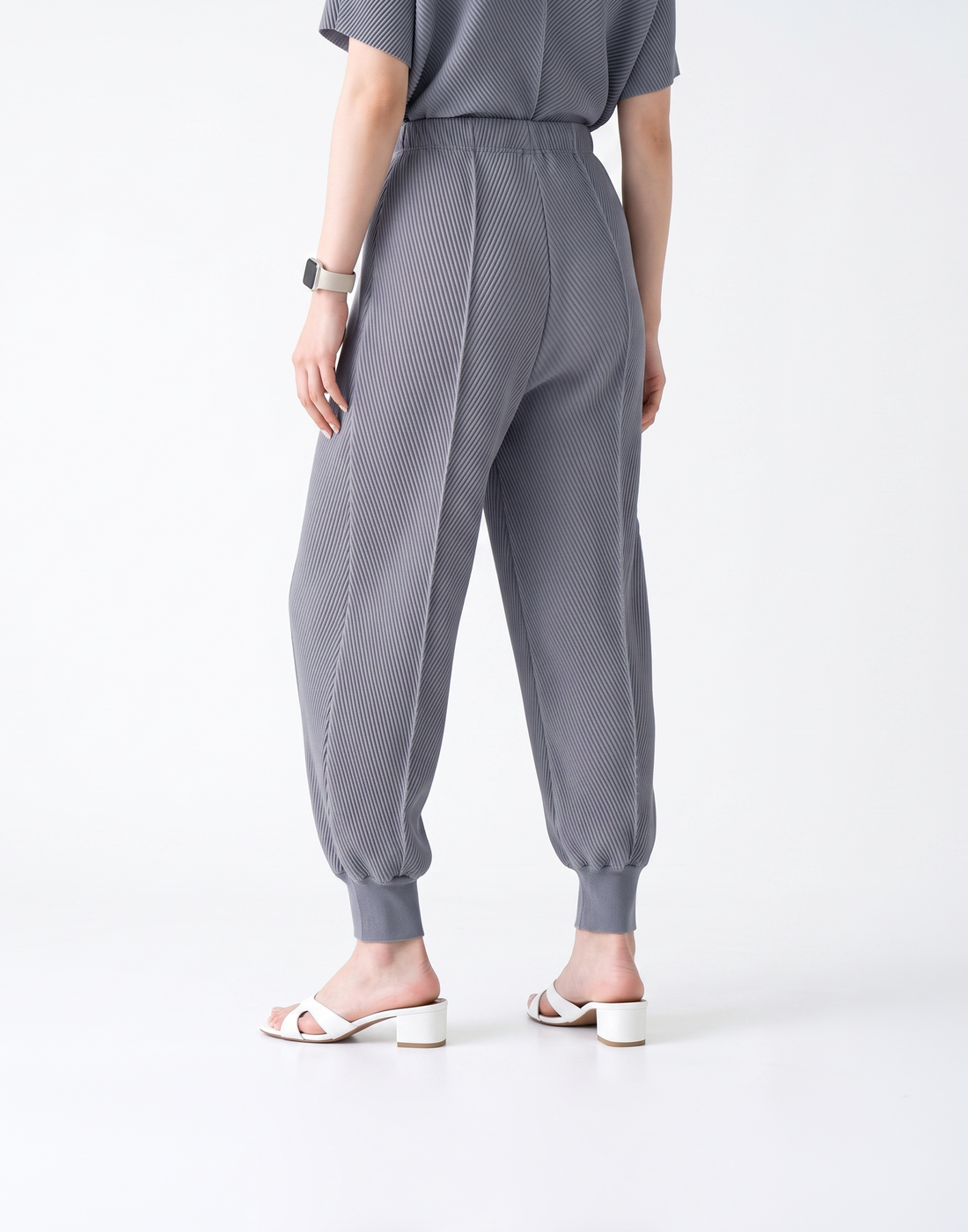 Wrinkle-Free, Cooling & Breathable Takeoff Pleated Joggers