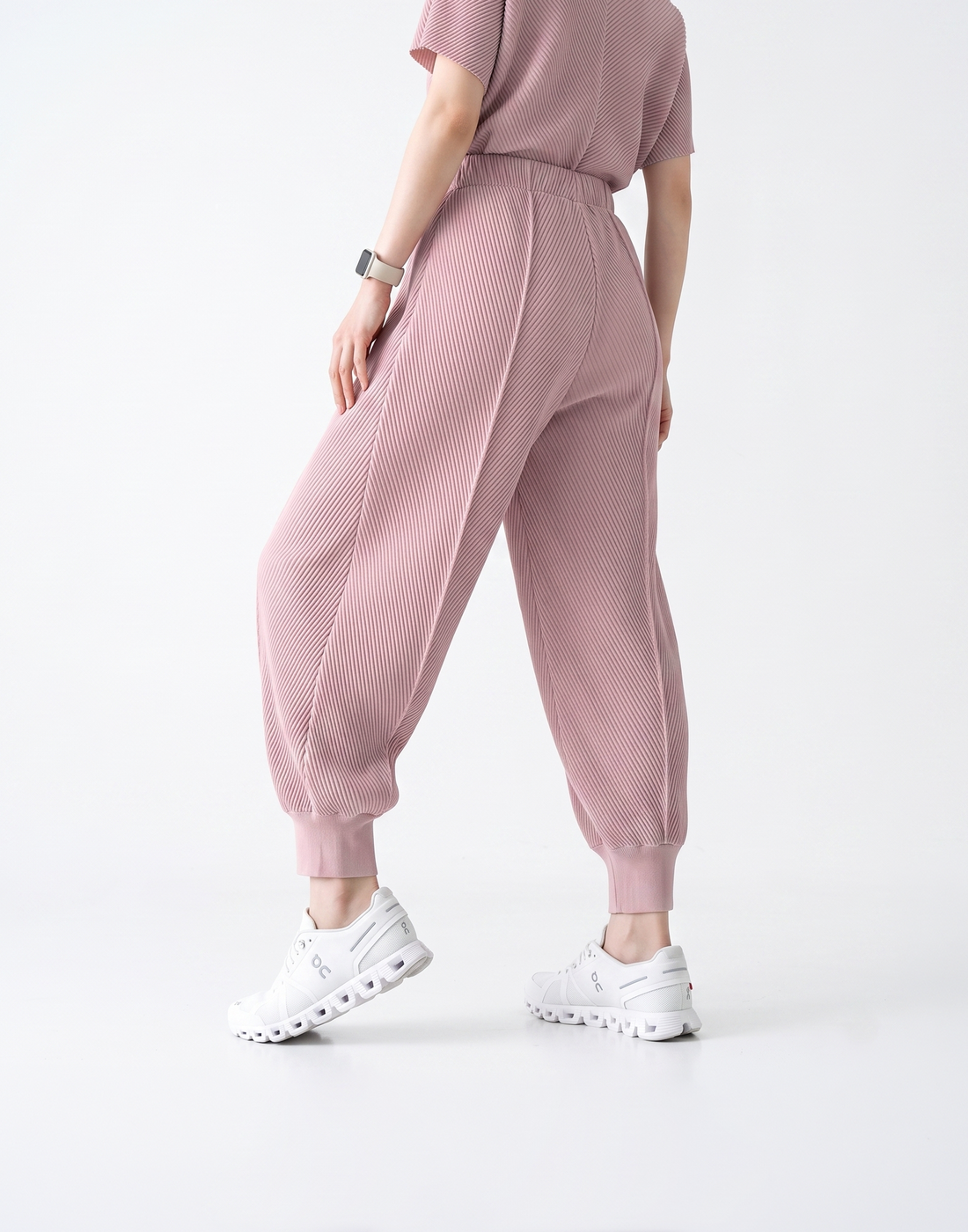 Wrinkle-Free, Cooling & Breathable Takeoff Pleated Joggers