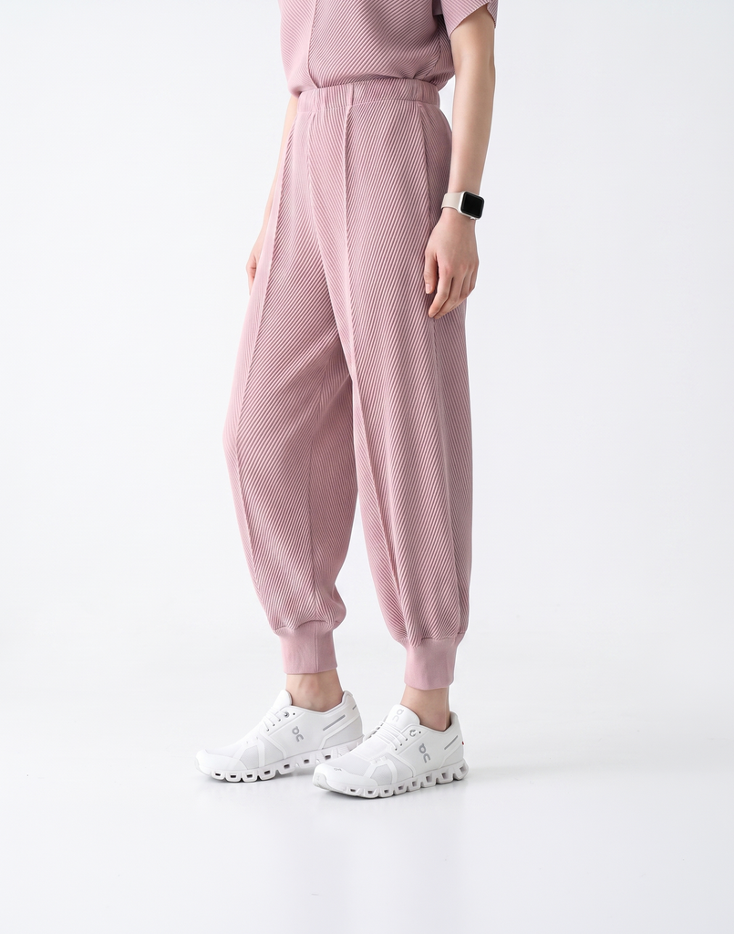 Wrinkle-Free, Cooling & Breathable Takeoff Pleated Joggers