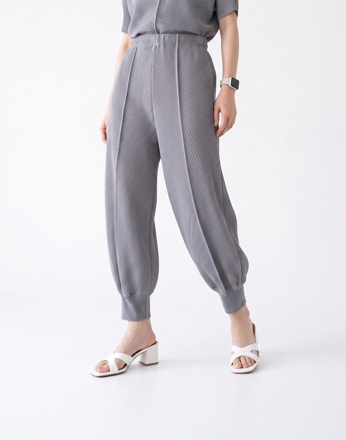 Wrinkle-Free, Cooling & Breathable Free Size Takeoff Pleated Set