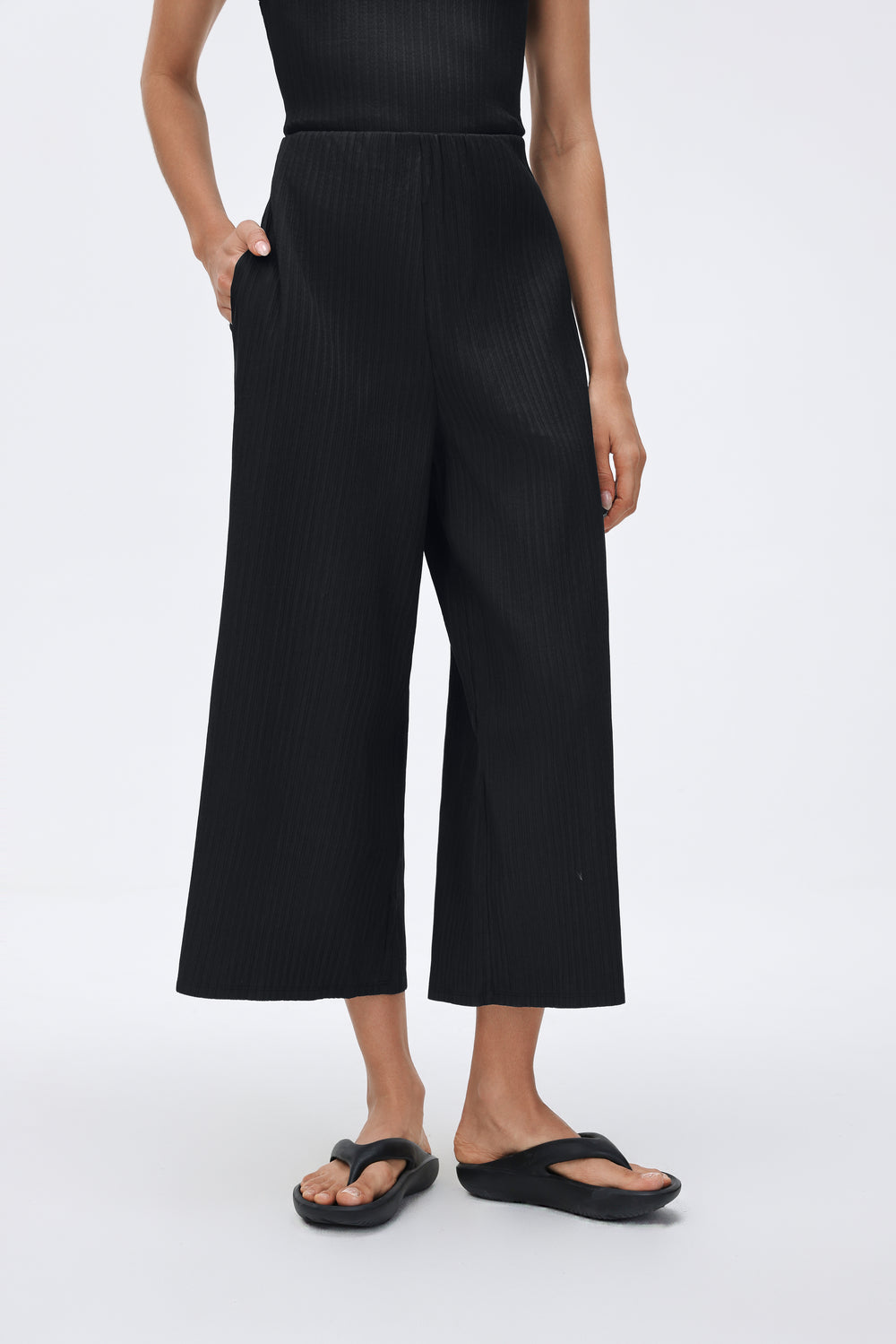 Wrinkle-Free, Stretchy & Breathable Flow Pants With Stretchy Waistband & Pockets - For Petites