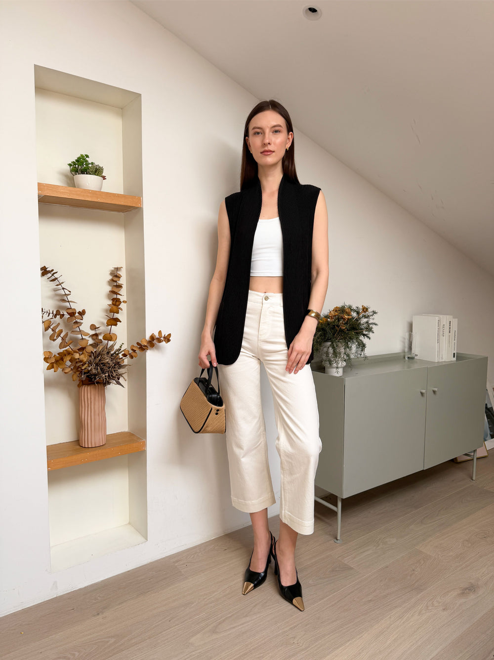 Pleated Bloom Vest With Pockets (Free Size) With Belt