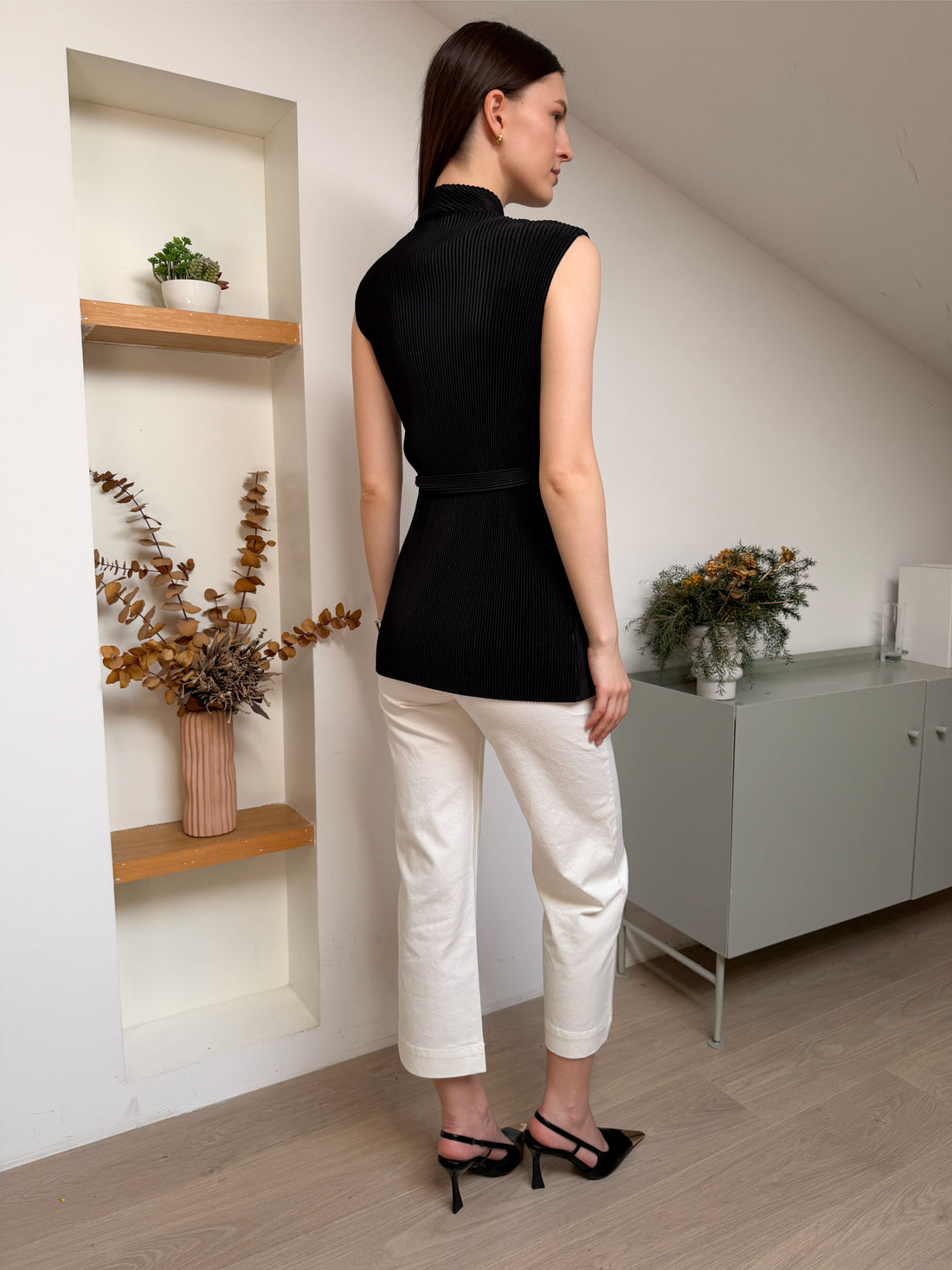 Pleated Bloom Vest With Pockets (Free Size) With Belt
