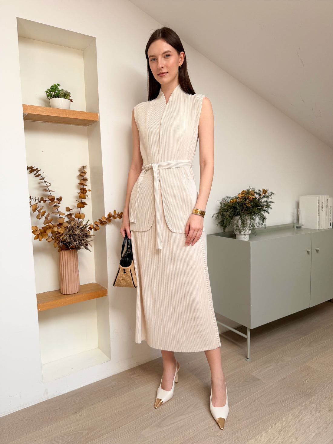 Pleated Bloom Vest With Pockets (Free Size) With Belt