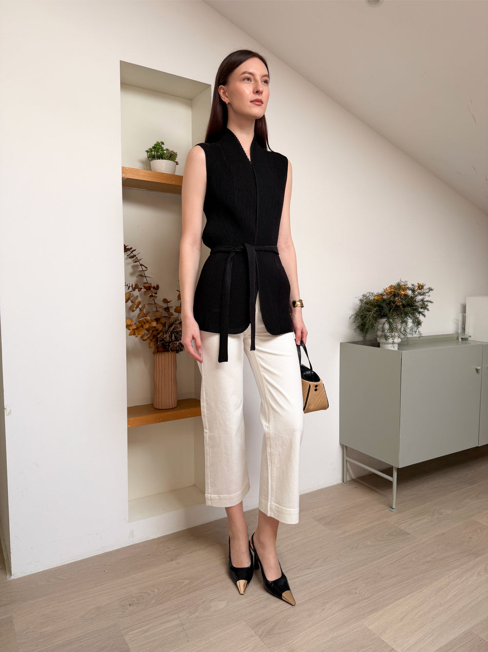 Pleated Bloom Vest With Pockets (Free Size) With Belt