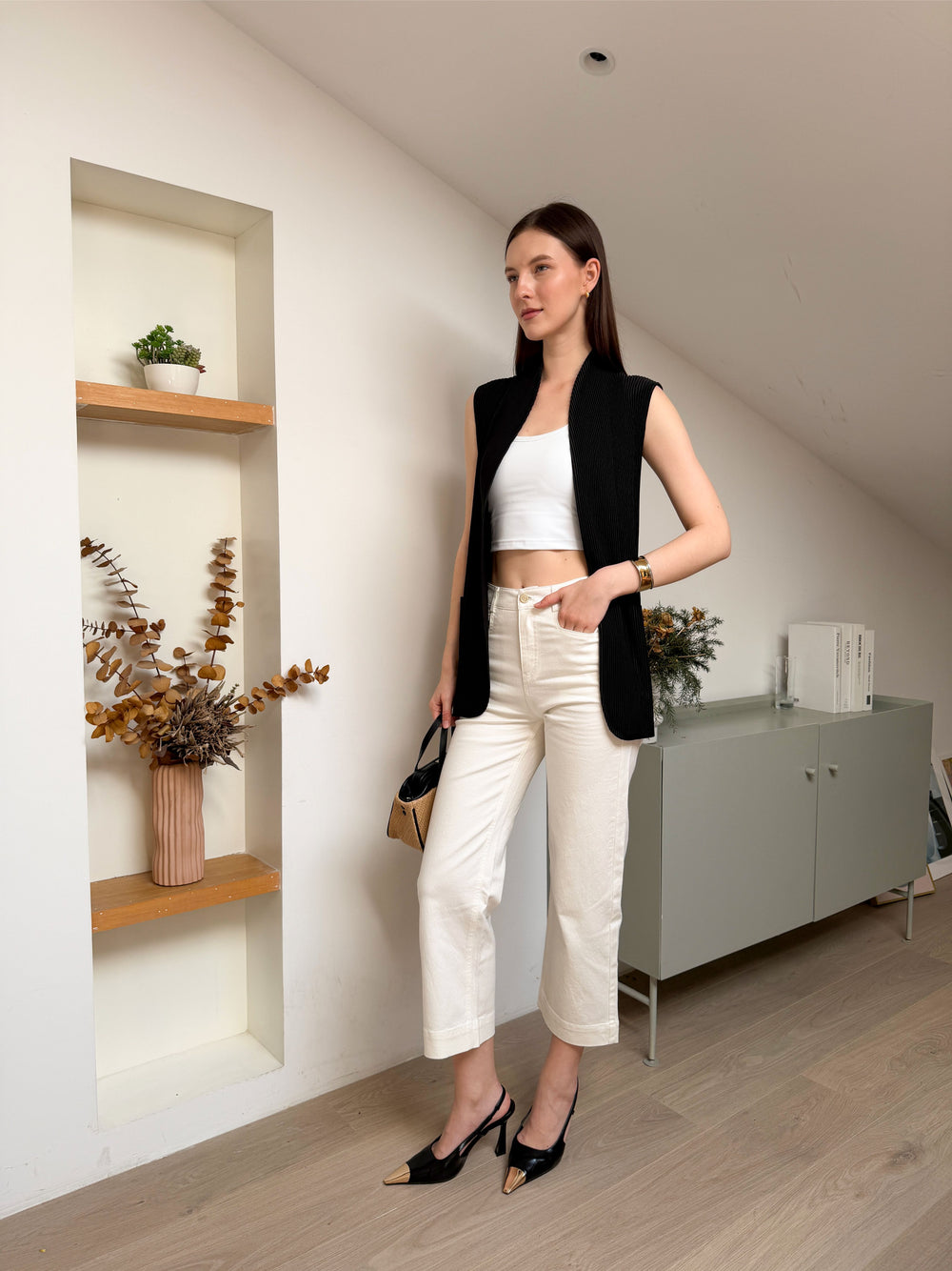 Pleated Bloom Vest With Pockets (Free Size) With Belt