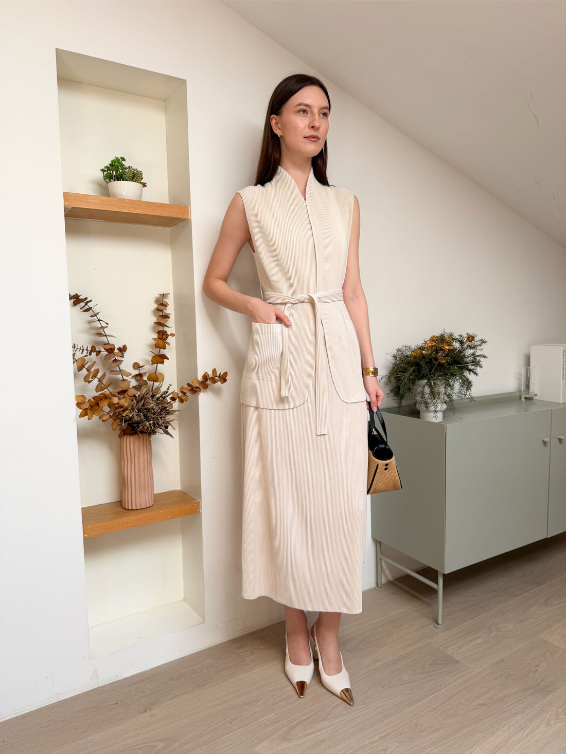Pleated Bloom Vest With Pockets (Free Size) With Belt