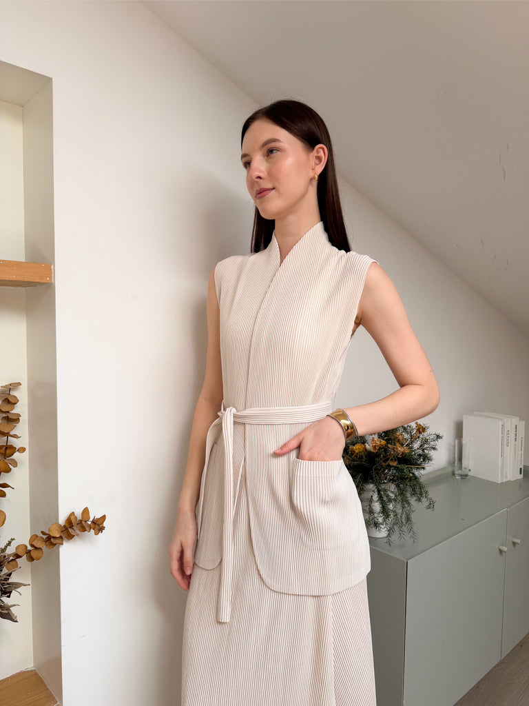 Pleated Bloom Vest With Pockets (Free Size) With Belt