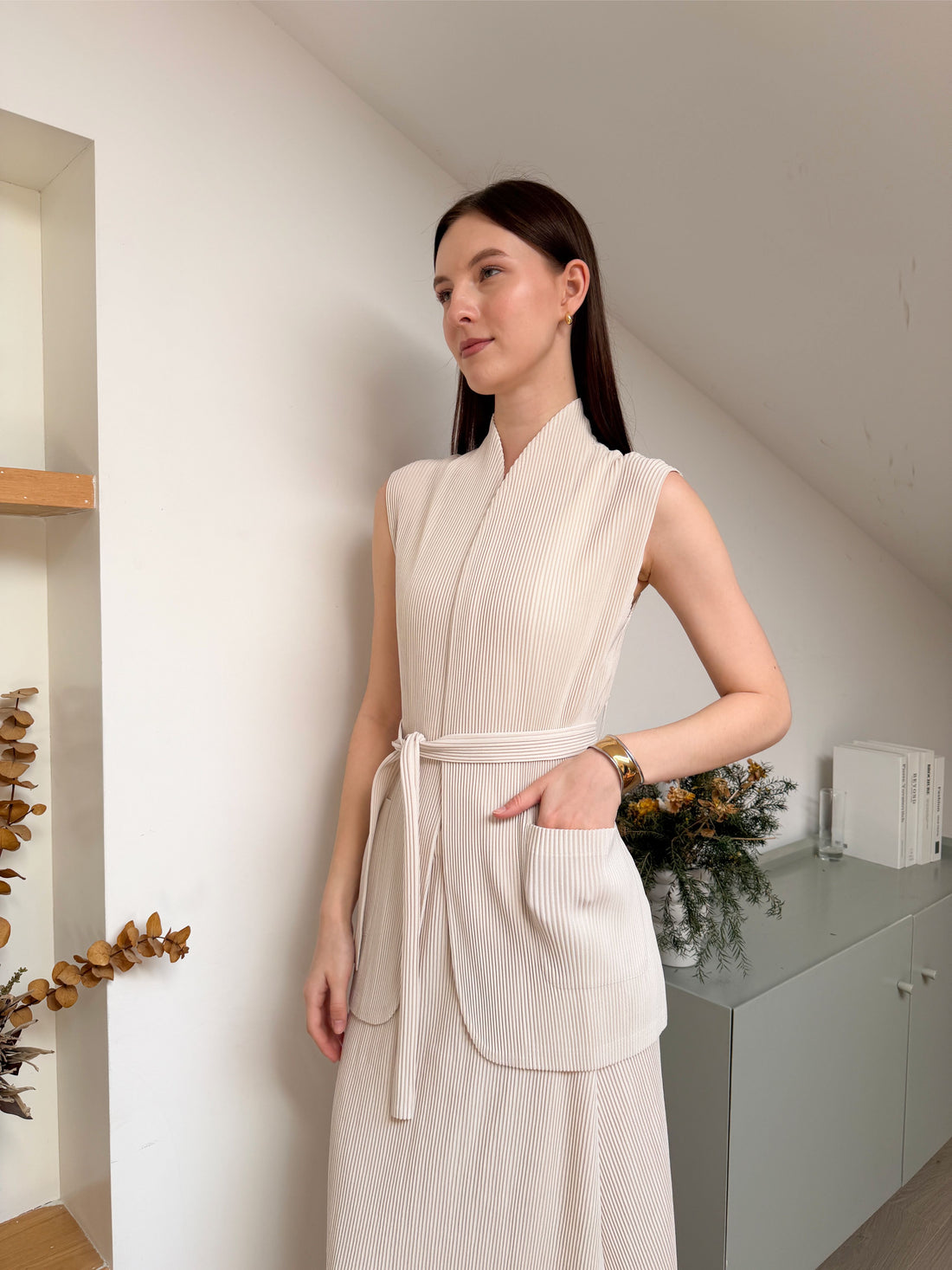 Pleated Bloom Vest With Pockets (Free Size) With Belt