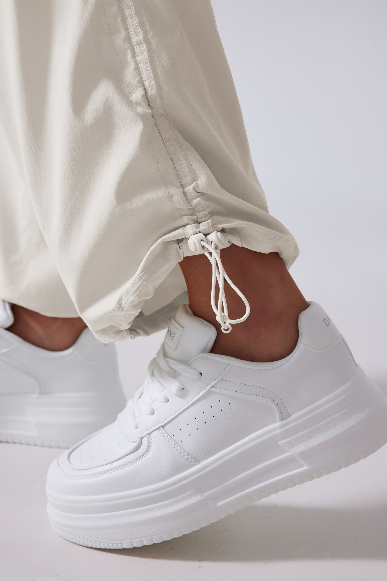 Stretchable Utility Travel Joggers With 6 Pockets