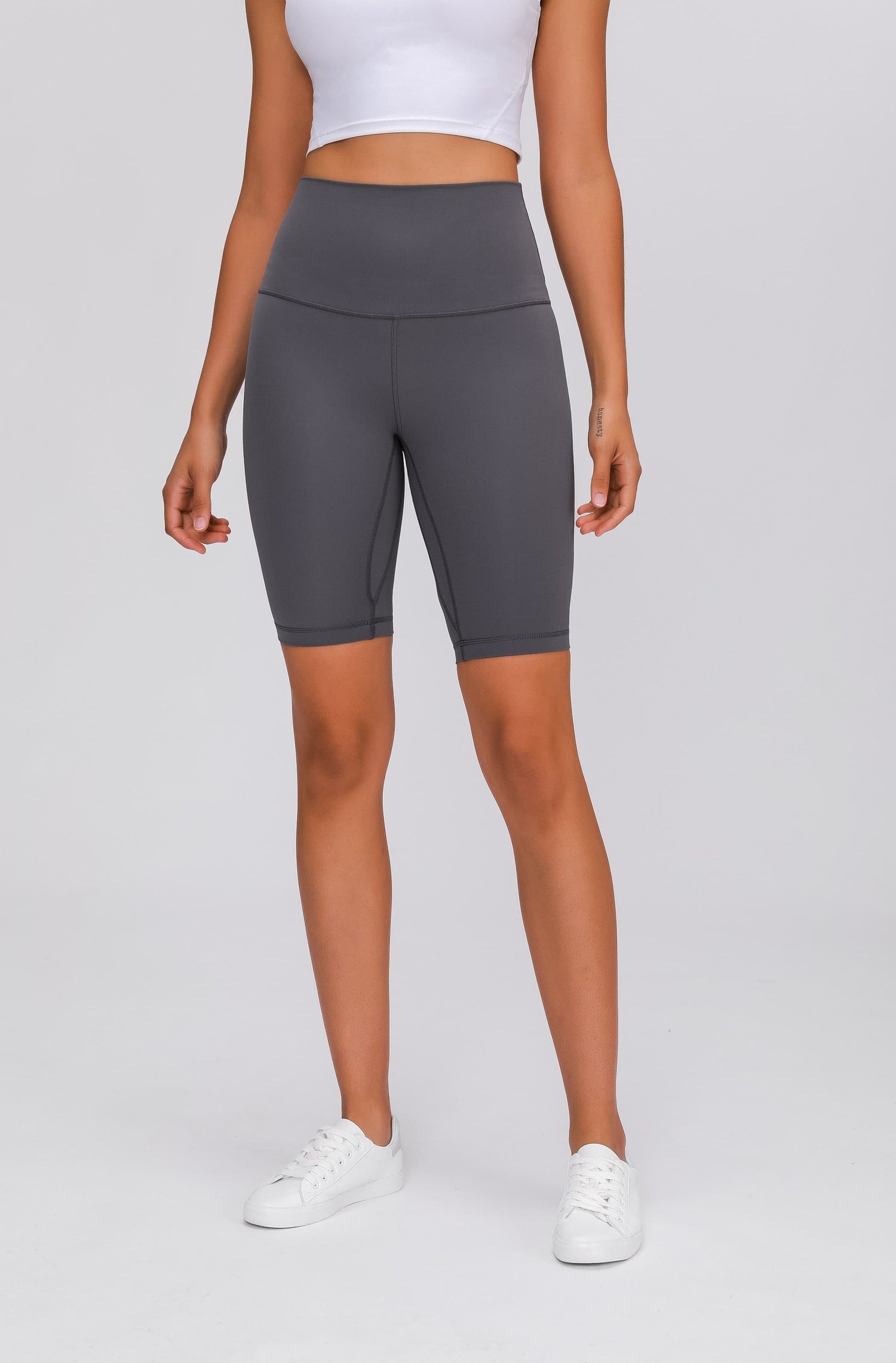 Tangs Display - High-Waist Dynamic Bicycle Shorts 9"